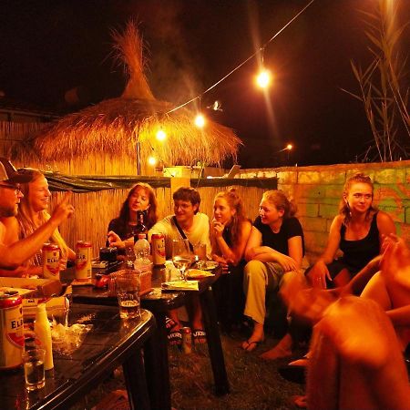 Pinegroove Hostel Vlora Luaran gambar