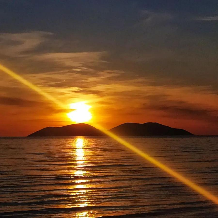 Pinegroove Hostel Vlora Luaran gambar