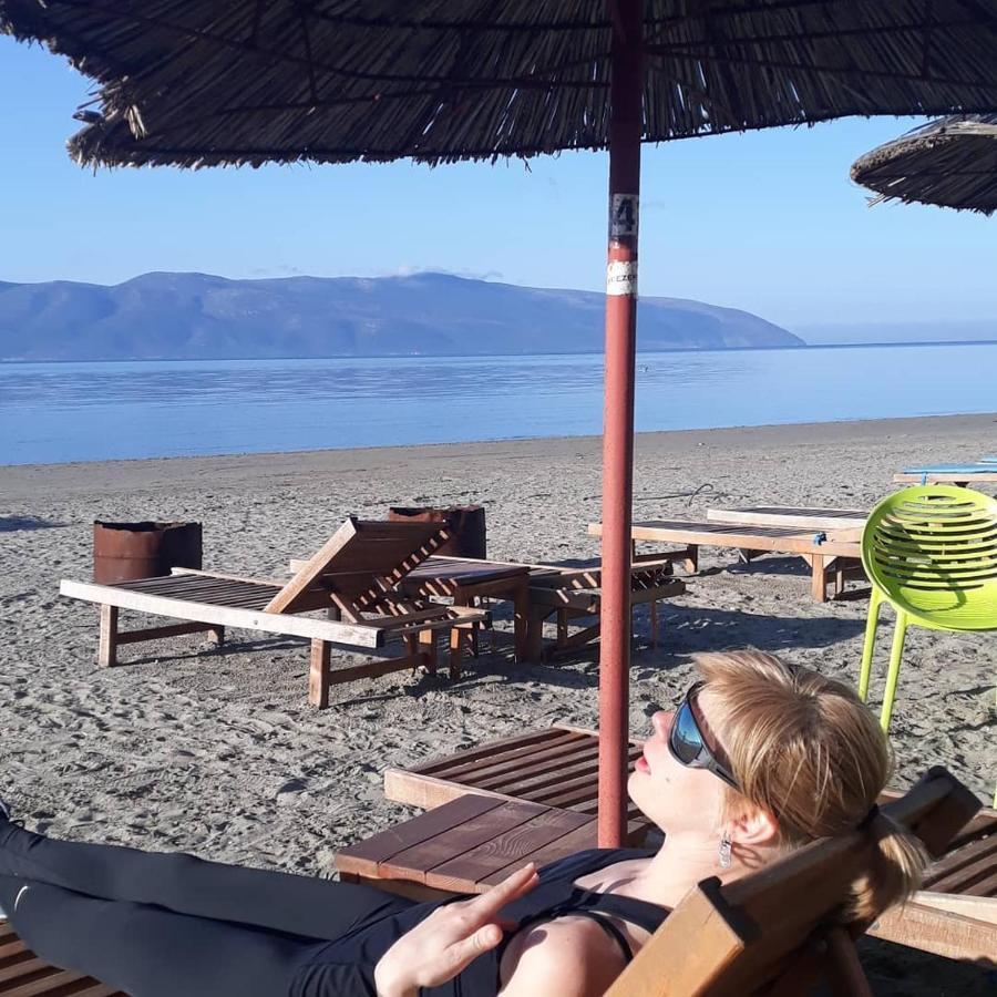 Pinegroove Hostel Vlora Luaran gambar