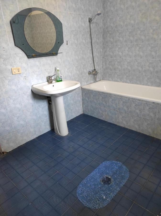 Pinegroove Hostel Vlora Luaran gambar