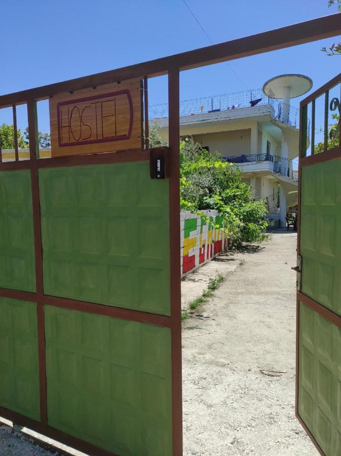 Pinegroove Hostel Vlora Luaran gambar