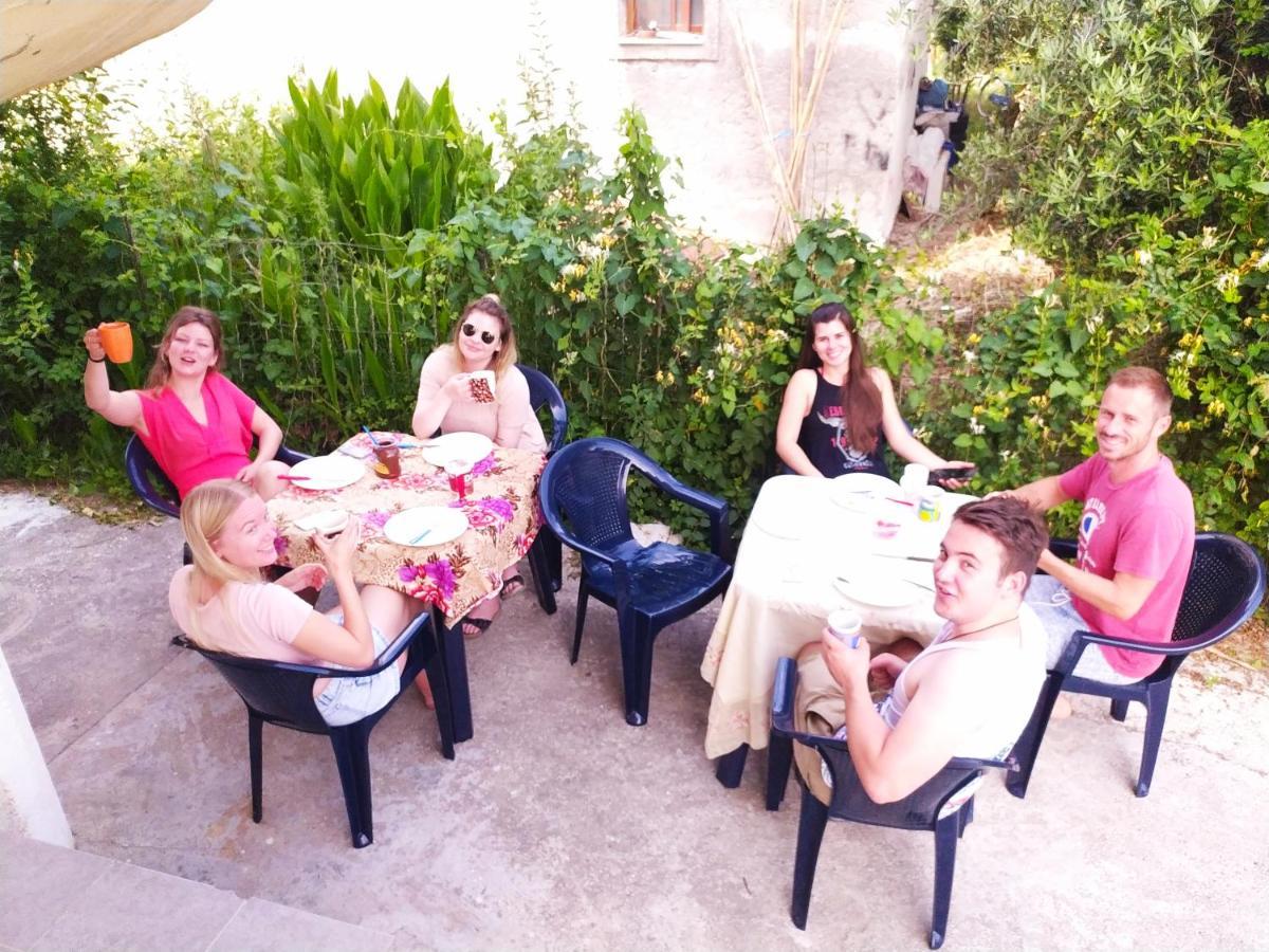 Pinegroove Hostel Vlora Luaran gambar