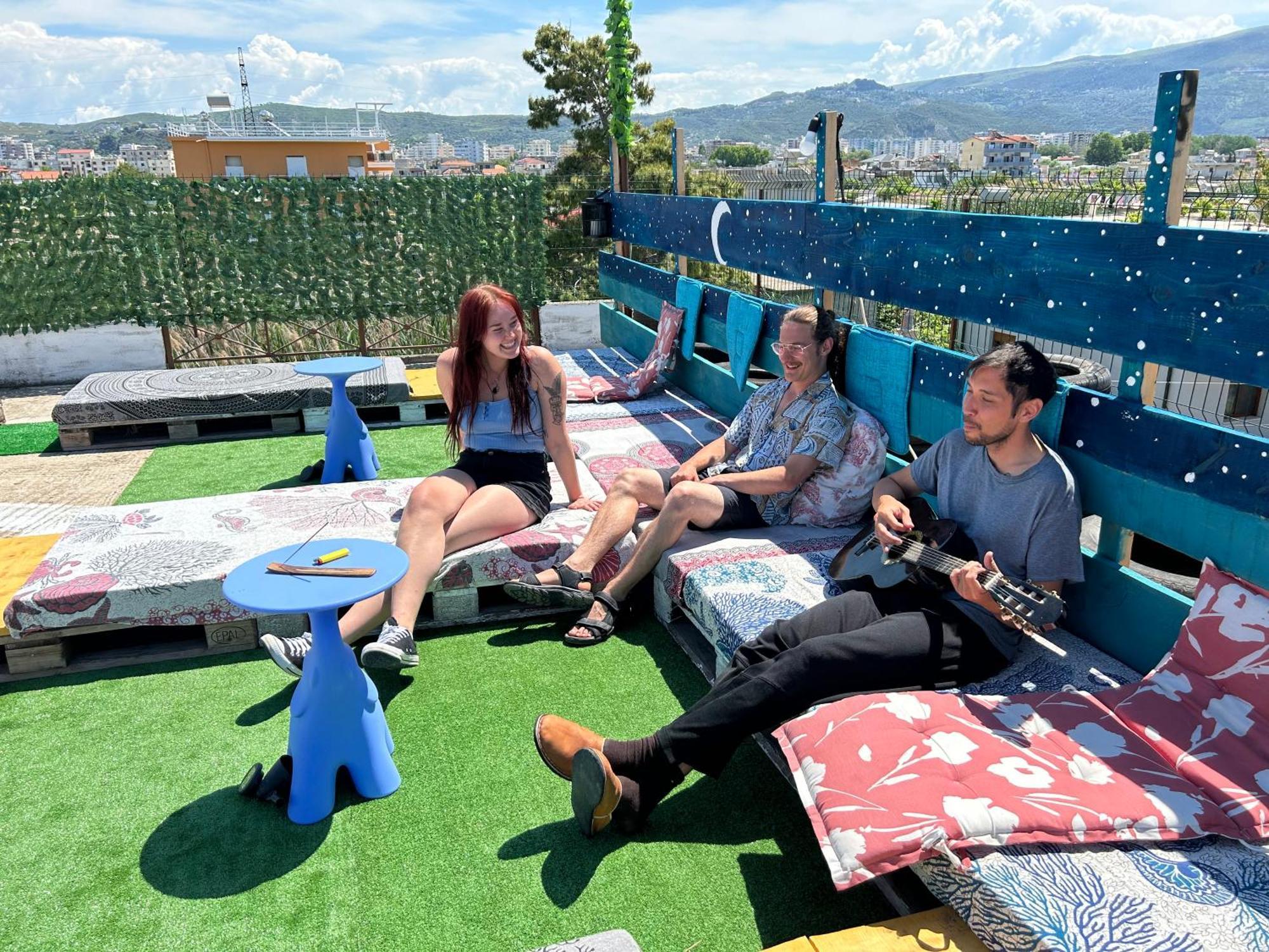 Pinegroove Hostel Vlora Luaran gambar